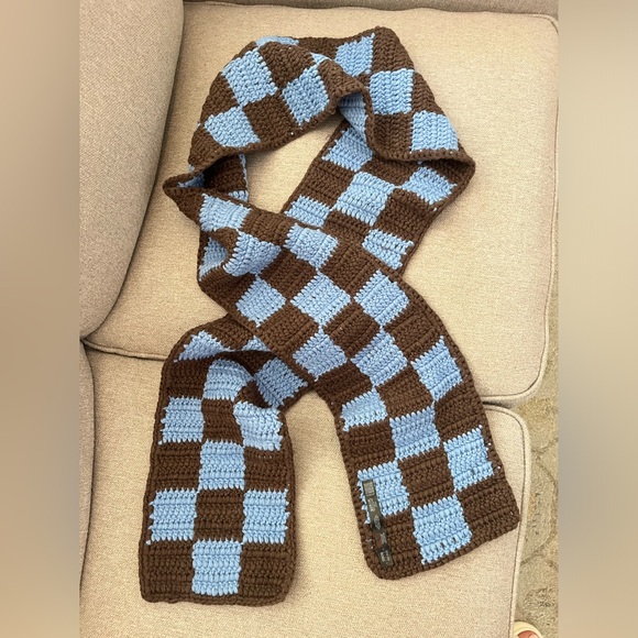 ASOS Design Crochet Knit Checkerboard Scarf in Blue and Brown - Picture 6 of 7